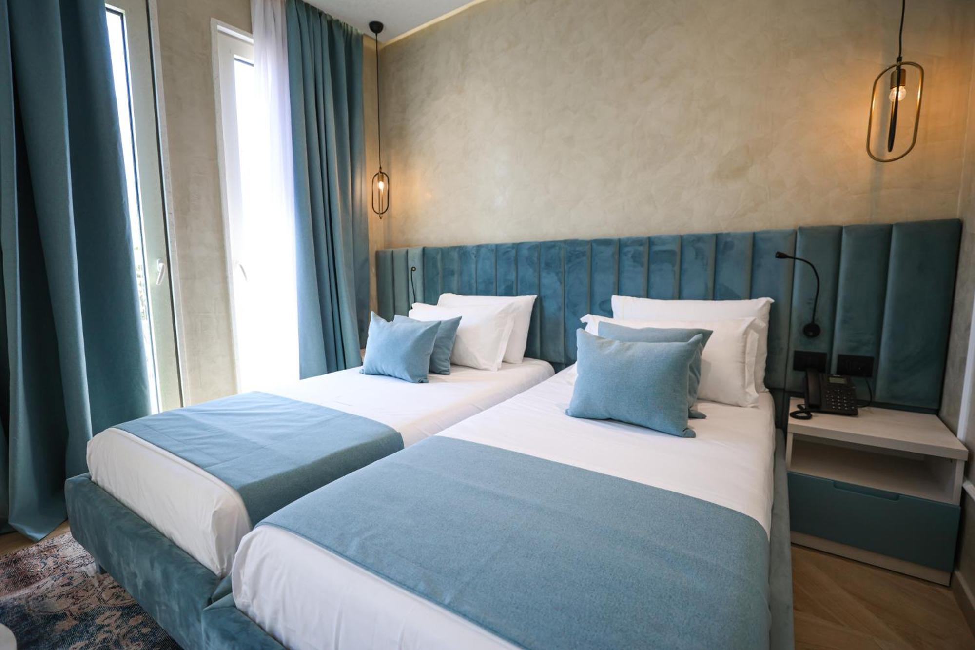 Hotel Plaza Berat Exterior photo
