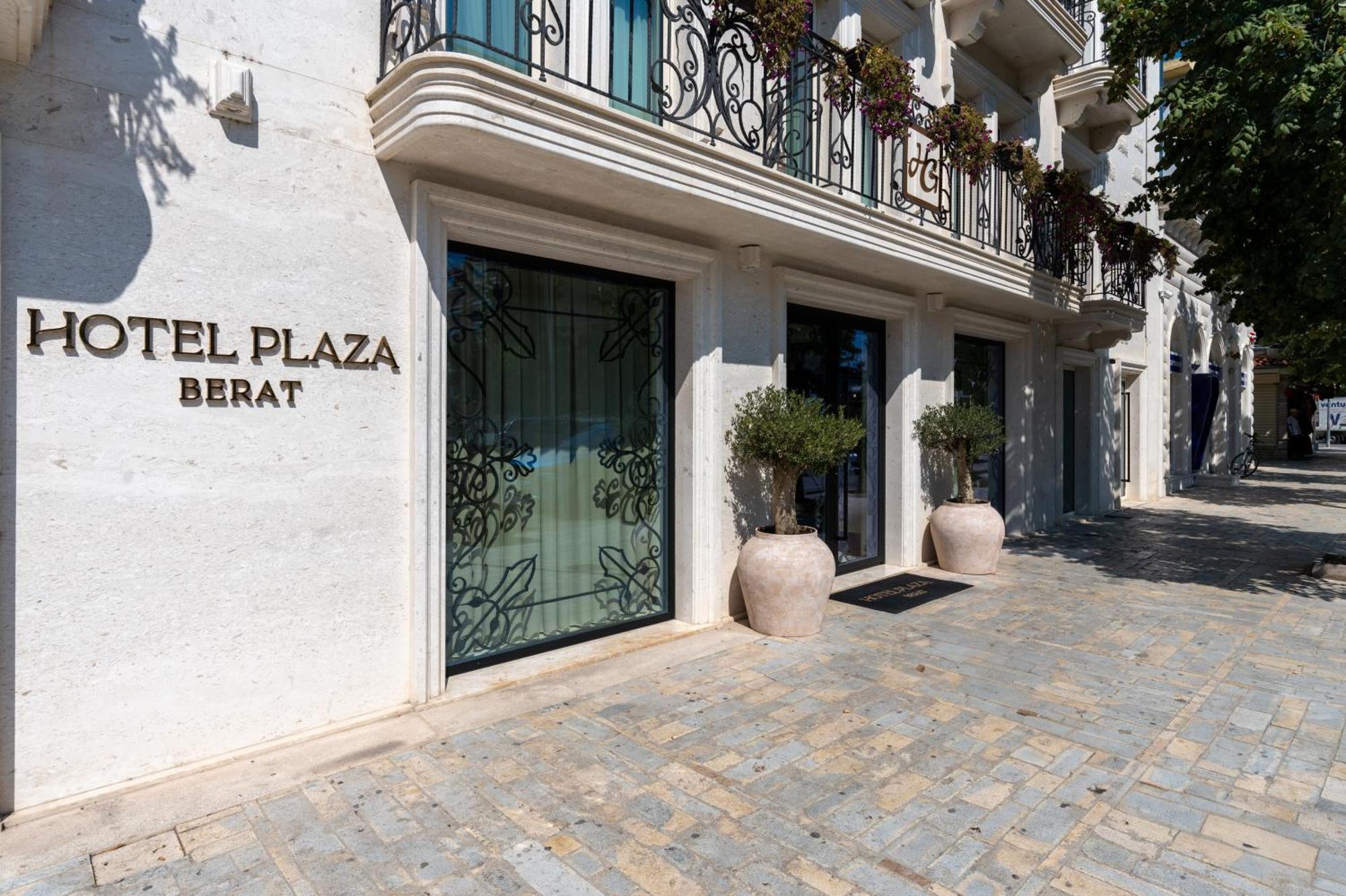 Hotel Plaza Berat Exterior photo