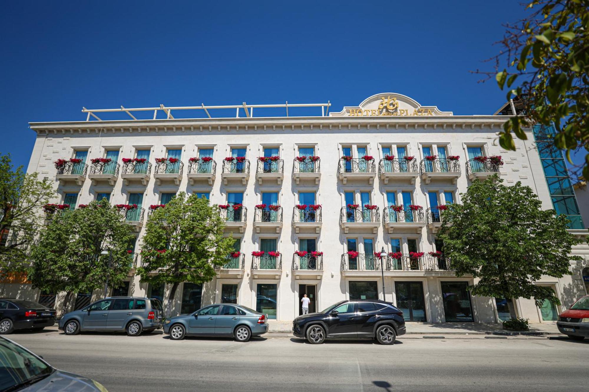Hotel Plaza Berat Exterior photo
