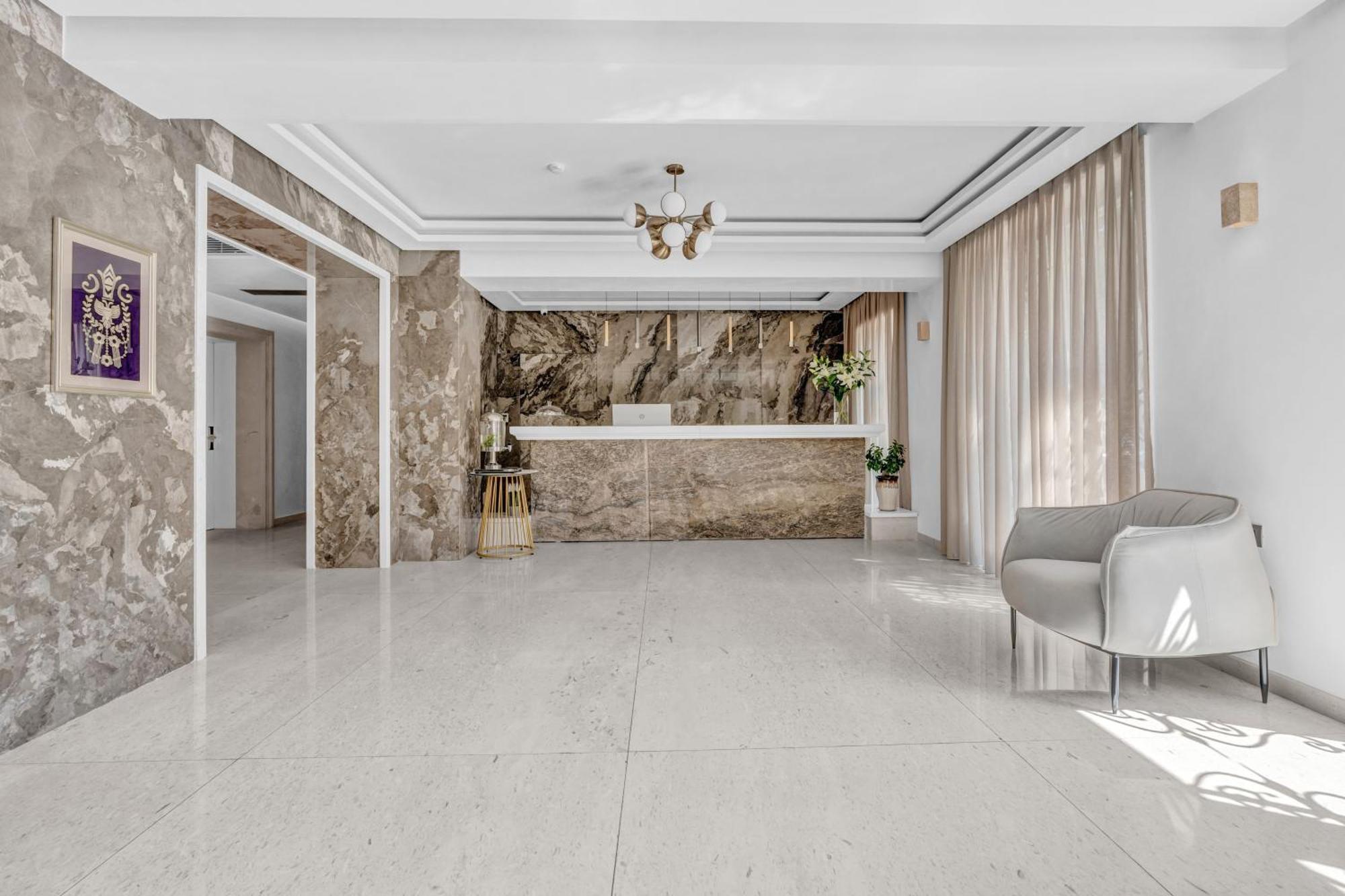 Hotel Plaza Berat Exterior photo