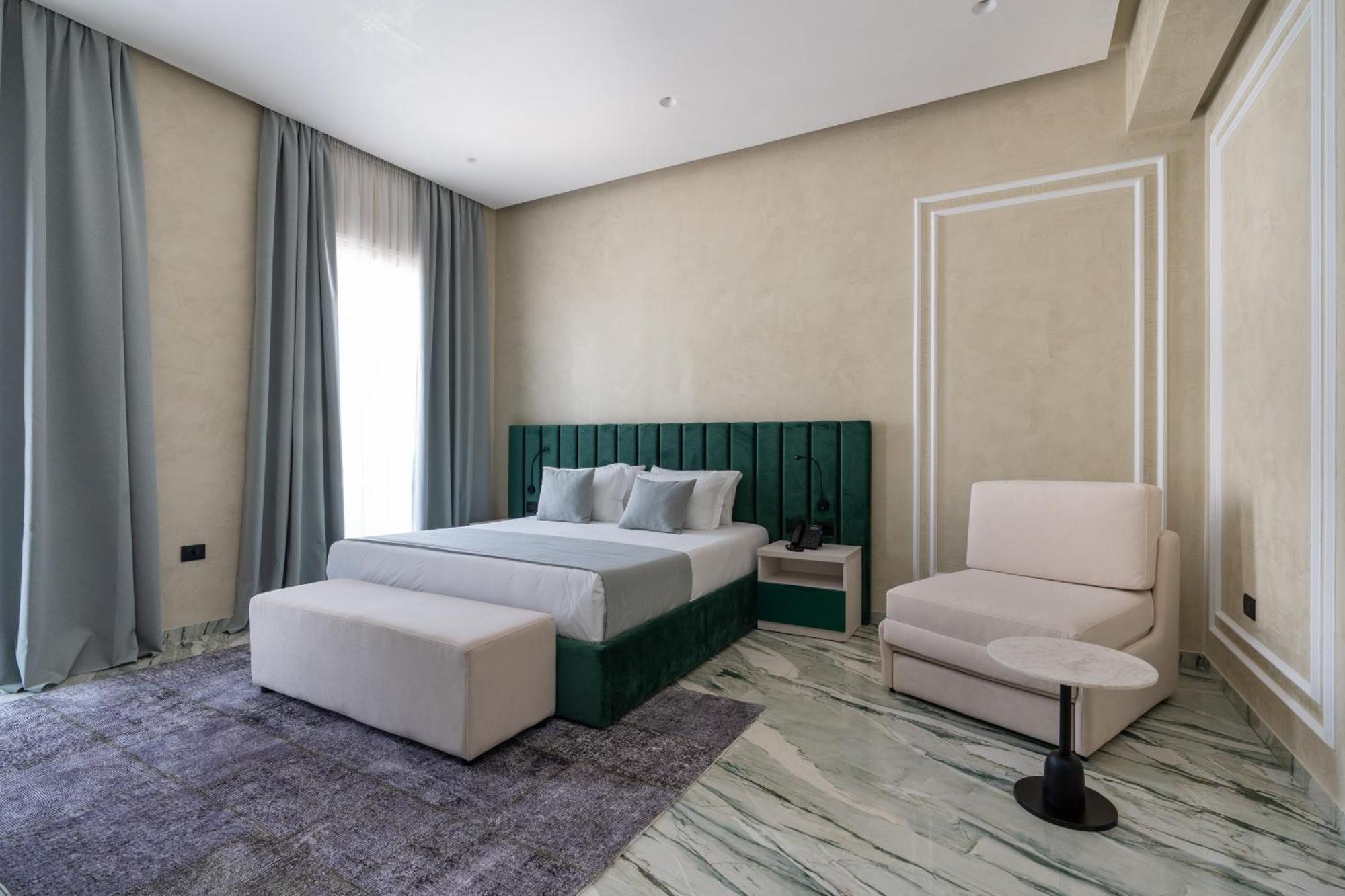 Hotel Plaza Berat Exterior photo